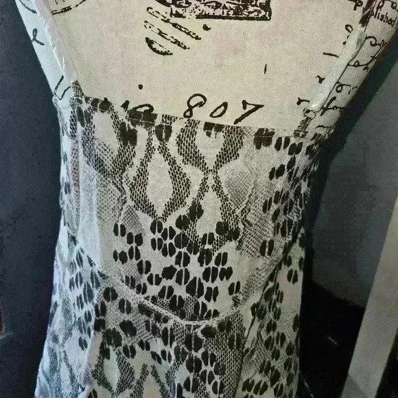 Express Womans Top Size XS - Picture 7 of 12